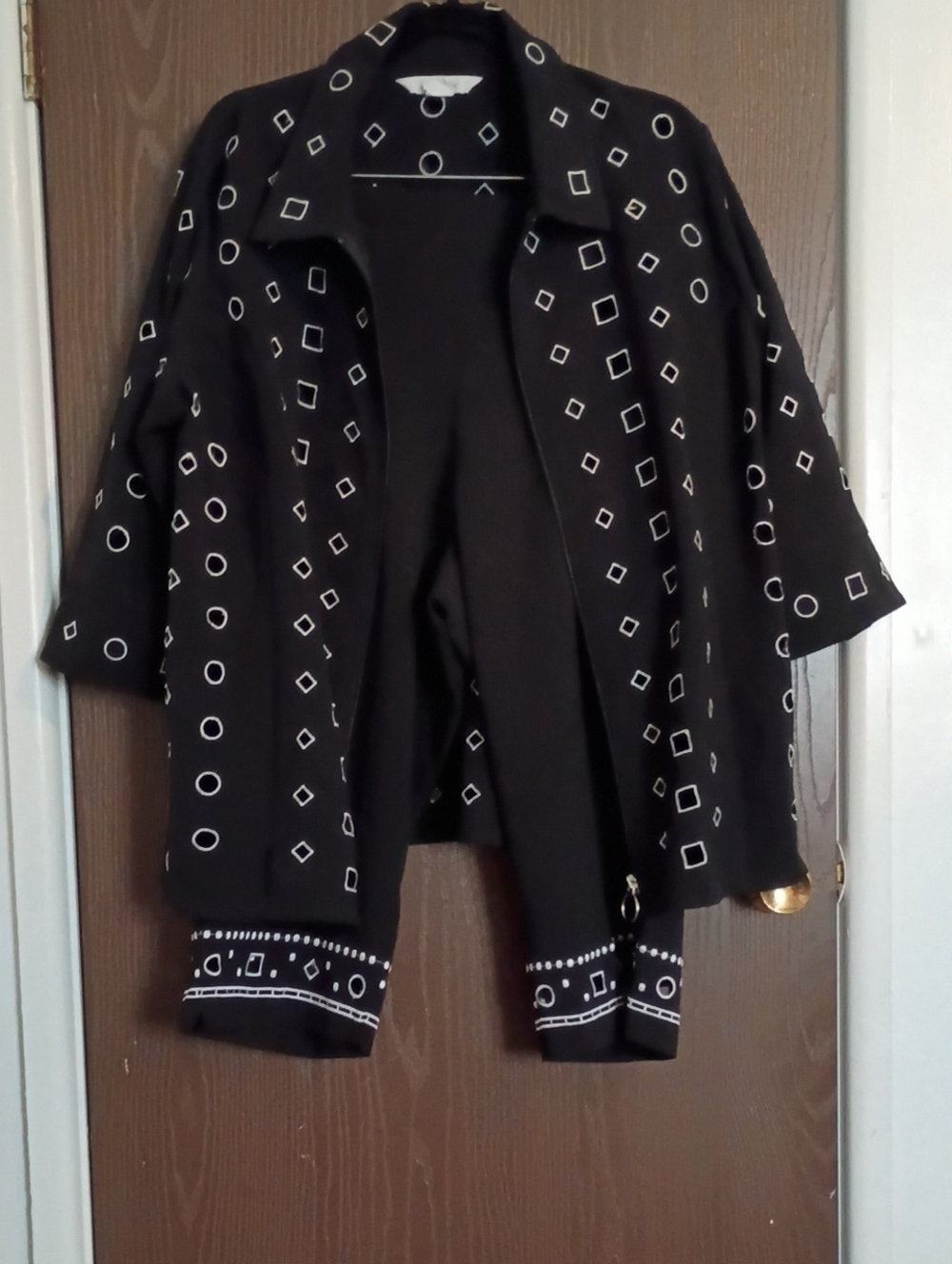 TanJay Black Open-Front Jacket with White Geometric Accents, Matching Crop Pants